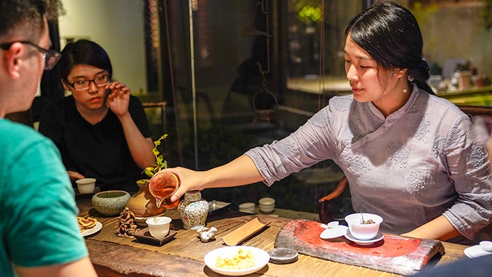 chinese woman pouring tea at a chinese tea ceremony
